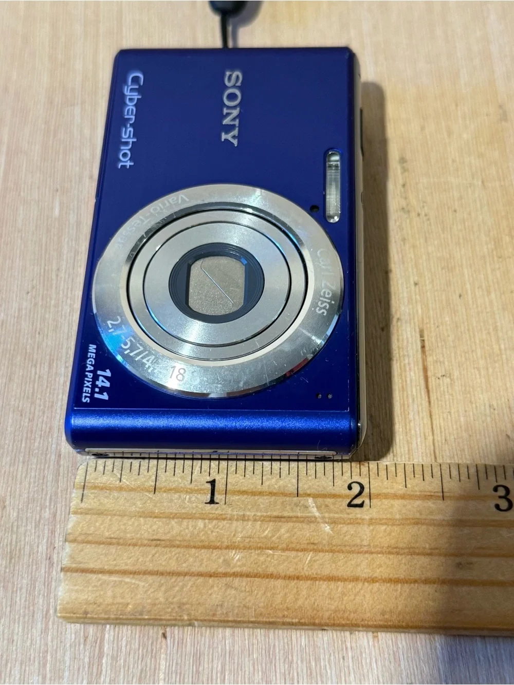 Sony Cyber-shot 14.1 MP Digital Camera BROKEN SCREEN Turns On Read Description!